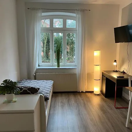 Moeblierte Mit Ruhiger Terrasse In Bester Lage Fuer Feriengaeste Und Beruflich Reisende 아파트