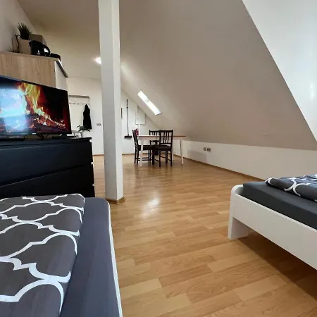 Moeblierte Mit Ruhiger Terrasse In Bester Lage Fuer Feriengaeste Und Beruflich Reisende 아파트